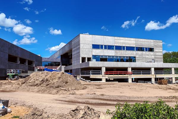 Eingang der neuen Faurecia-Zentrale in Hannover Marienwerder