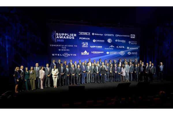 FORVIA von Stellantis als „Supplier of the Year“ für CO₂-Fußabdruck-Reduktion ausgezeichnet